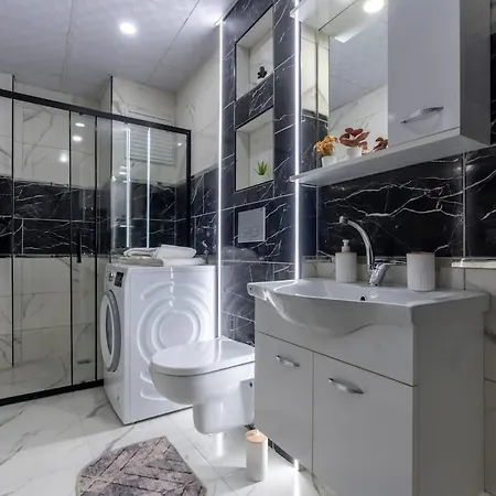 Cozy & Stylish Near Kaleici דירה *