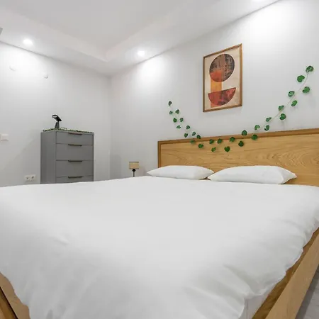 Bliss Modern 2br Center *