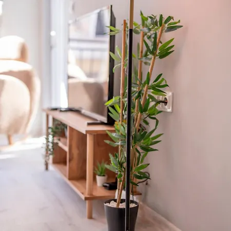 Bliss Modern 2br Center Apartment *