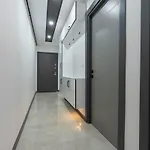 Modern 2br Center Bliss 아파트